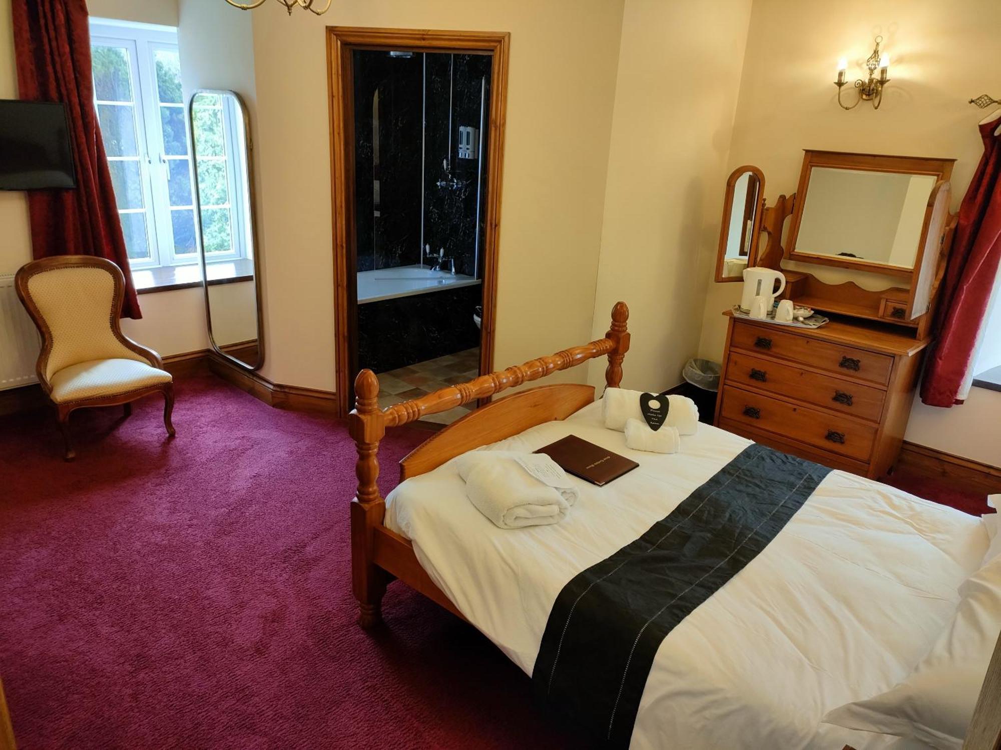 Great Trethew Manor Hotel & Self Catering Lodges Liskeard Chambre photo